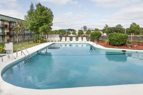 Days Inn By Wyndham Valdosta/Near Valdosta Mall - Bridge Guide 1