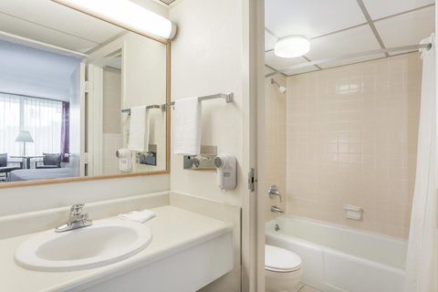 Days Inn By Wyndham Valdosta/Near Valdosta Mall - Bridge Guide 2