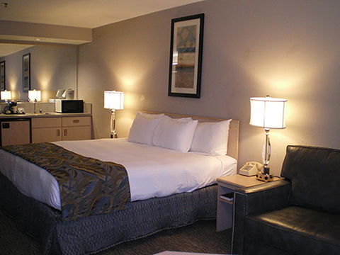 Shilo Inn Suites Hotel - Nampa Suites - Click Find 12