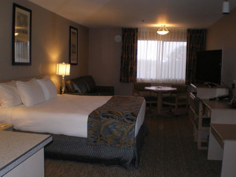 Shilo Inn Suites Hotel - Nampa Suites - Click Find 11