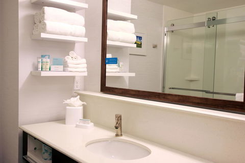 Hampton Inn & Suites Nampa At The Idaho Center - Click Find 9