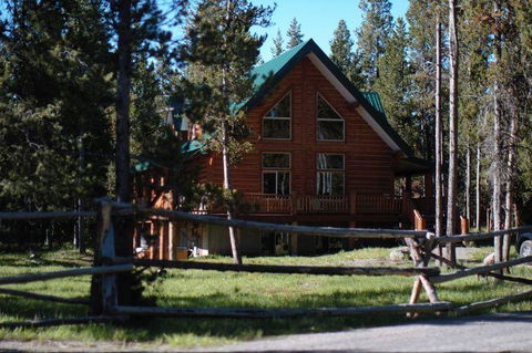 Arrowwood Lodge - Click Find 0