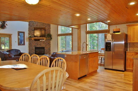 Arrowwood Lodge - Click Find 6