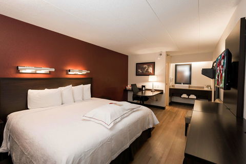 Red Roof PLUS+ Chicago - Hoffman Estates - Bet 4u 17