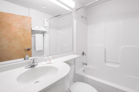 Microtel Inn & Suites Quincy By Wyndham - Bet 4u 6