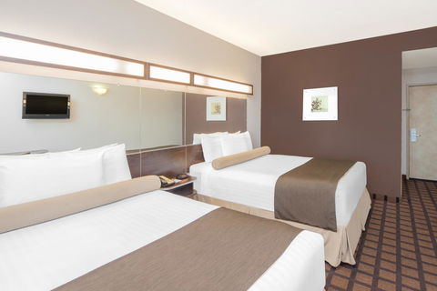 Microtel Inn & Suites Quincy By Wyndham - Bet 4u 9