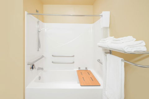 Microtel Inn & Suites Quincy By Wyndham - Bet 4u 1