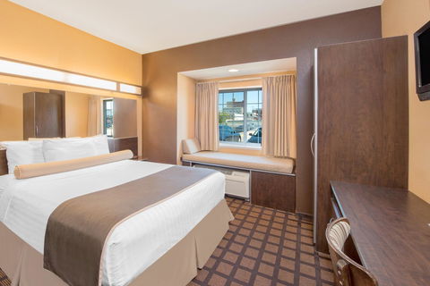 Microtel Inn & Suites Quincy By Wyndham - Bet 4u 10