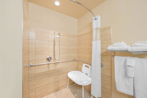 Microtel Inn & Suites Quincy By Wyndham - Bet 4u 2