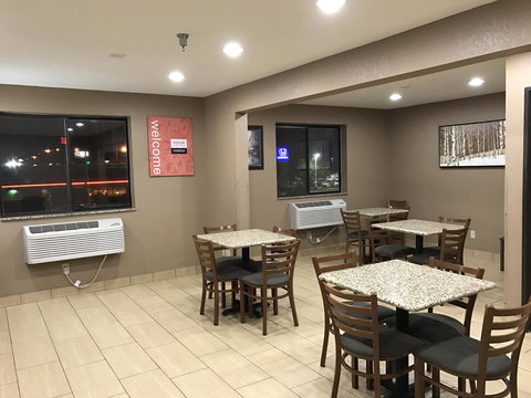 Quincy Inn & Suites - Bet 4u 35