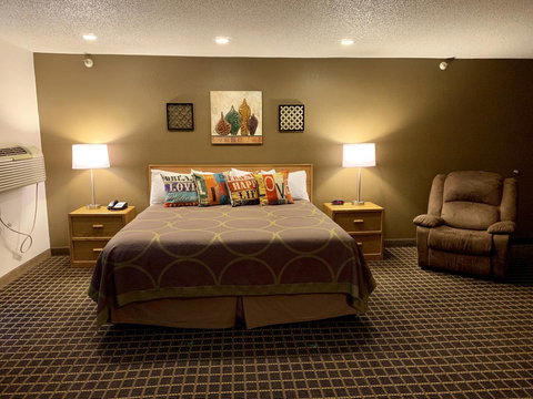 Quincy Inn & Suites - Bet 4u 9