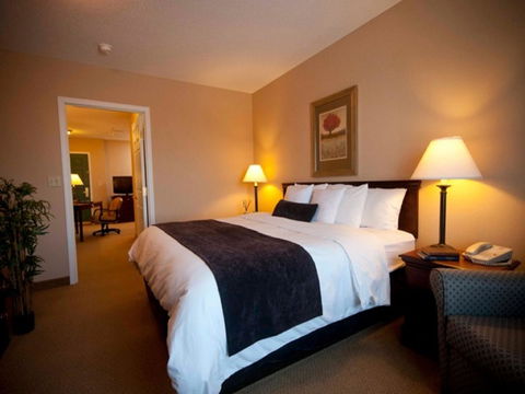 Town & Country Inn And Suites - Bet 4u 3