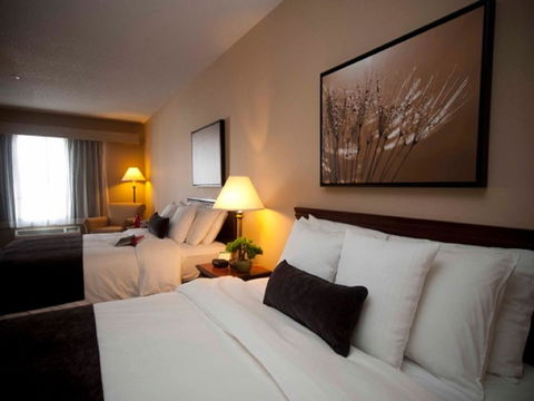 Town & Country Inn And Suites - Bet 4u 8