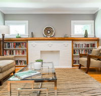 Striking Oak Park Bungalow - 18 mins to city cntr