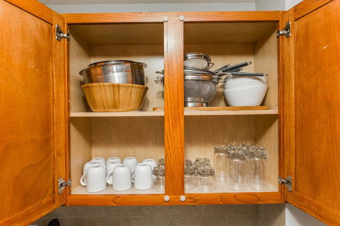 Cozy Ground Floor 2 Bed Apt W/ 1 Car Garage - Click Find 18