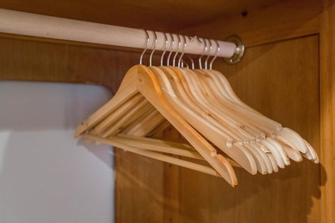 Cozy Ground Floor 2 Bed Apt W/ 1 Car Garage - Click Find 13