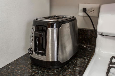 Cozy Ground Floor 2 Bed Apt W/ 1 Car Garage - Click Find 16