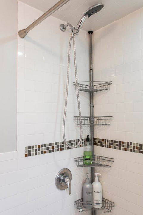 Cozy Ground Floor 2 Bed Apt W/ 1 Car Garage - Click Find 22