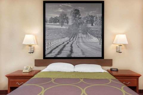 Super 8 By Wyndham Vincennes - Bet 4u 15