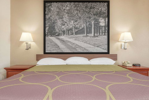 Super 8 By Wyndham Vincennes - Bet 4u 16