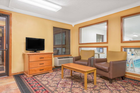 Super 8 By Wyndham Vincennes - Bet 4u 9