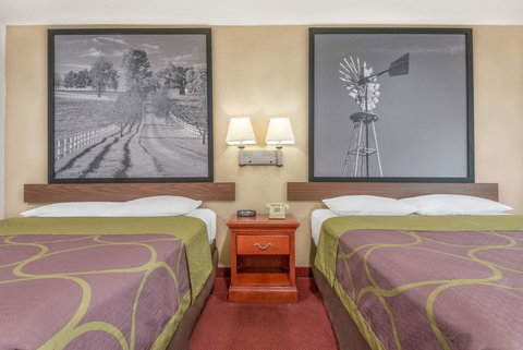 Super 8 By Wyndham Vincennes - Bet 4u 22