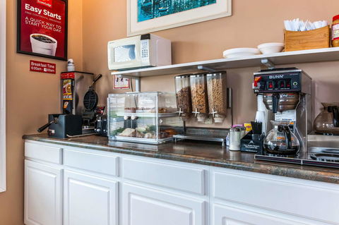 Econo Lodge Vincennes - Bet 4u 3