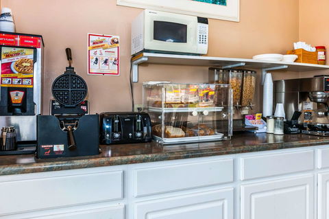 Econo Lodge Vincennes - Bet 4u 10