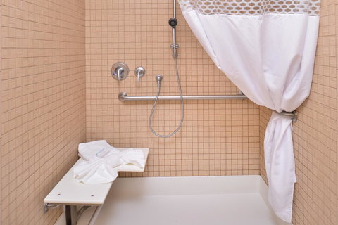 Hampton Inn Iowa City/University Area - Bet 4u 25