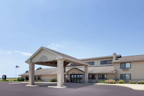 AmericInn By Wyndham Webster City - Bridge Guide 38