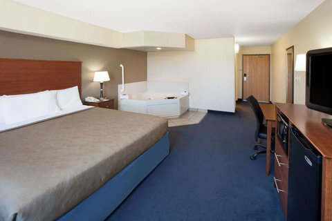 AmericInn By Wyndham Webster City - Bridge Guide 24