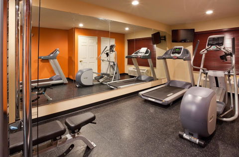 Country Inn & Suites By Radisson, Pella, IA - Bet 4u 4