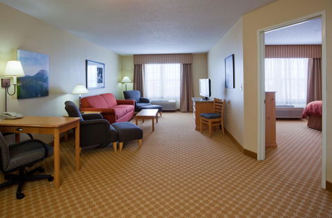 Country Inn & Suites By Radisson, Pella, IA - Bet 4u 5