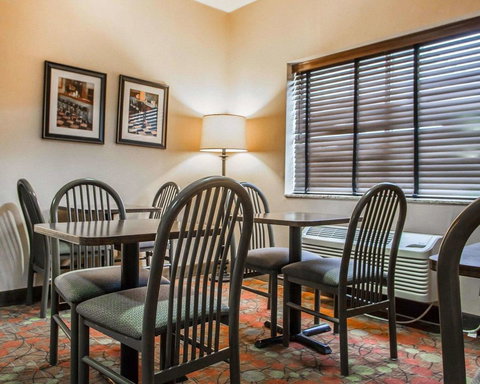 Quality Inn & Suites Mason City - Bridge Guide 7