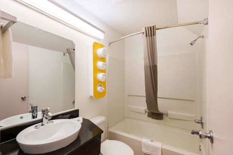 Motel 6 Olathe - Bet 4u 30