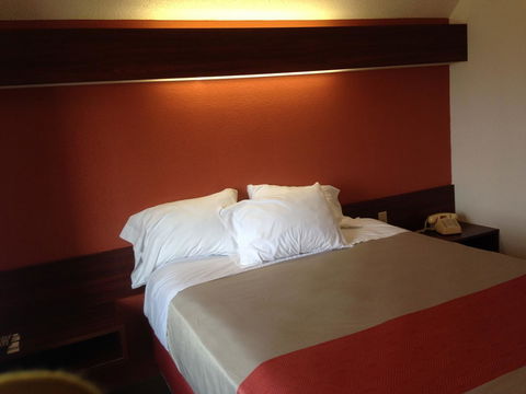 Motel 6 Olathe - Bet 4u 9