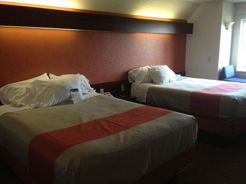 Motel 6 Olathe - Bet 4u 8