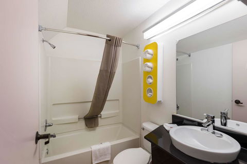 Motel 6 Olathe - Bet 4u 17