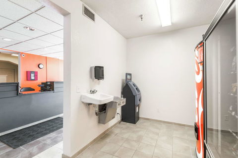 Motel 6 Olathe - Bet 4u 0