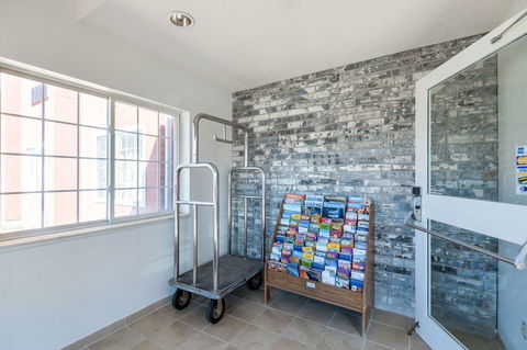 Motel 6 Olathe - Bet 4u 35