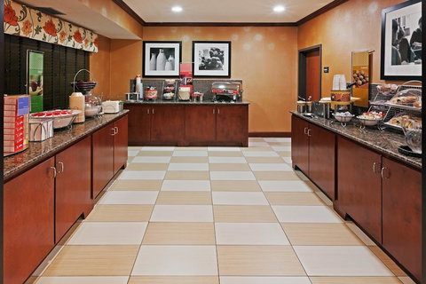 Hampton Inn Manhattan - Bet 4u 8