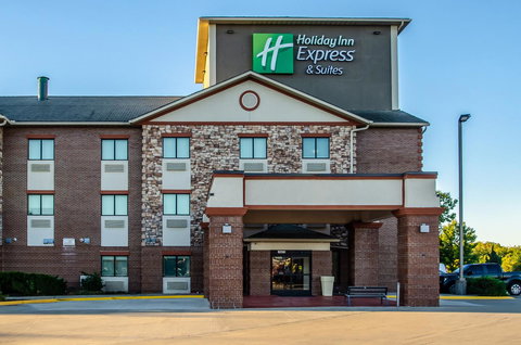 Holiday Inn Express & Suites - Olathe South - Bet 4u 0