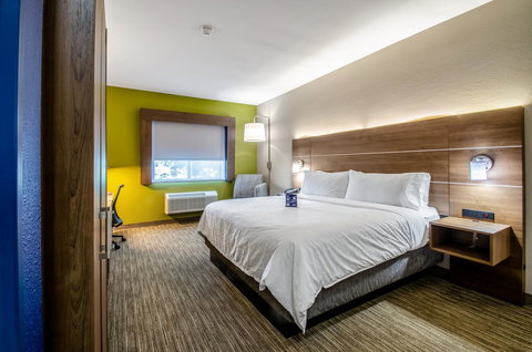 Holiday Inn Express & Suites - Olathe South - Bet 4u 25