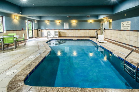 Holiday Inn Express & Suites - Olathe South - Bet 4u 17