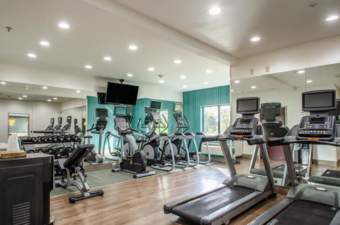 Holiday Inn Express & Suites - Olathe South - Bet 4u 20