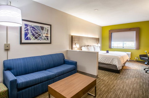 Holiday Inn Express & Suites - Olathe South - Bet 4u 12