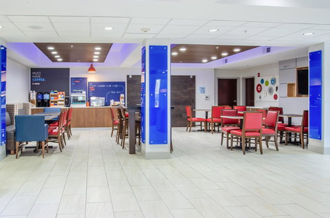 Holiday Inn Express & Suites - Olathe South - Bet 4u 1