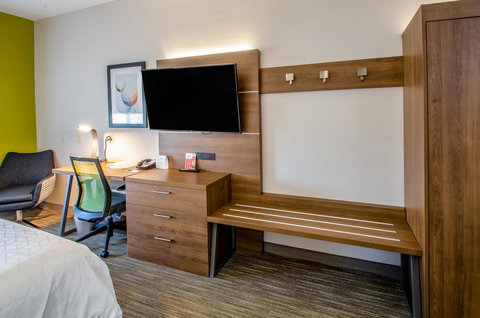 Holiday Inn Express & Suites - Olathe South - Bet 4u 10