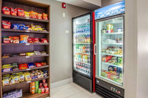 Holiday Inn Express & Suites - Olathe South - Bet 4u 5