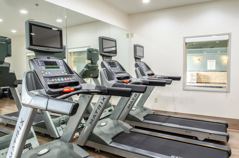 Holiday Inn Express & Suites - Olathe South - Bet 4u 19